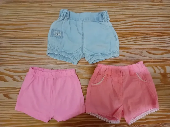 Gros lot de vêtements été fille, barboteuses, combishort, tee-shirt et shorts - photo numéro 13