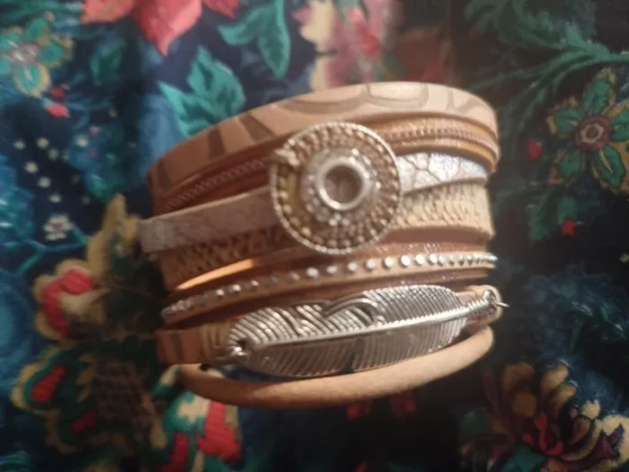 Joli bracelet beige