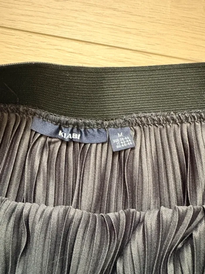 Jupe plissée noire à reflets métallisés Kiabi Taille M - photo numéro 2