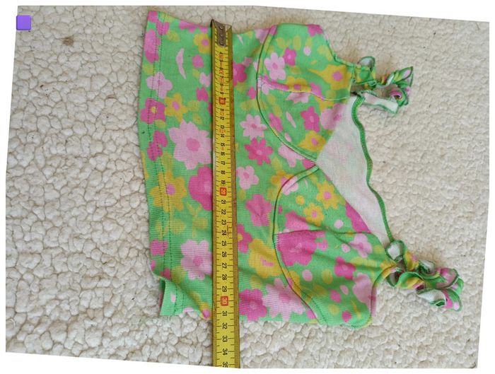 Crop top vert fleuri à bretelles froncées – rétro, été, y2k - photo numéro 4