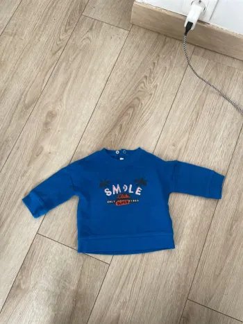 Pull bleu