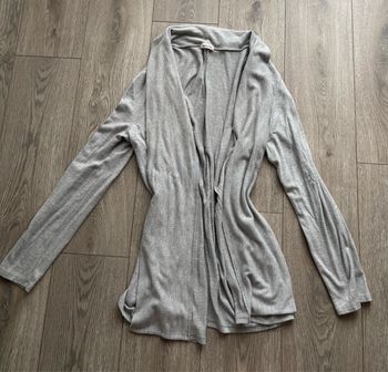 Gilet long gris avec col