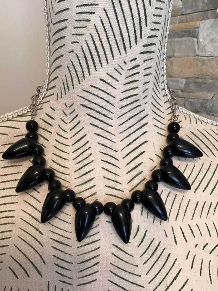 Collier fantaisie argenté et noir - photo numéro 2