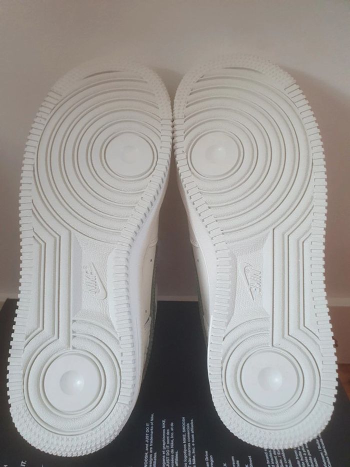 Nike Air Force 1 "Year of the Snake"(38.5) - photo numéro 11