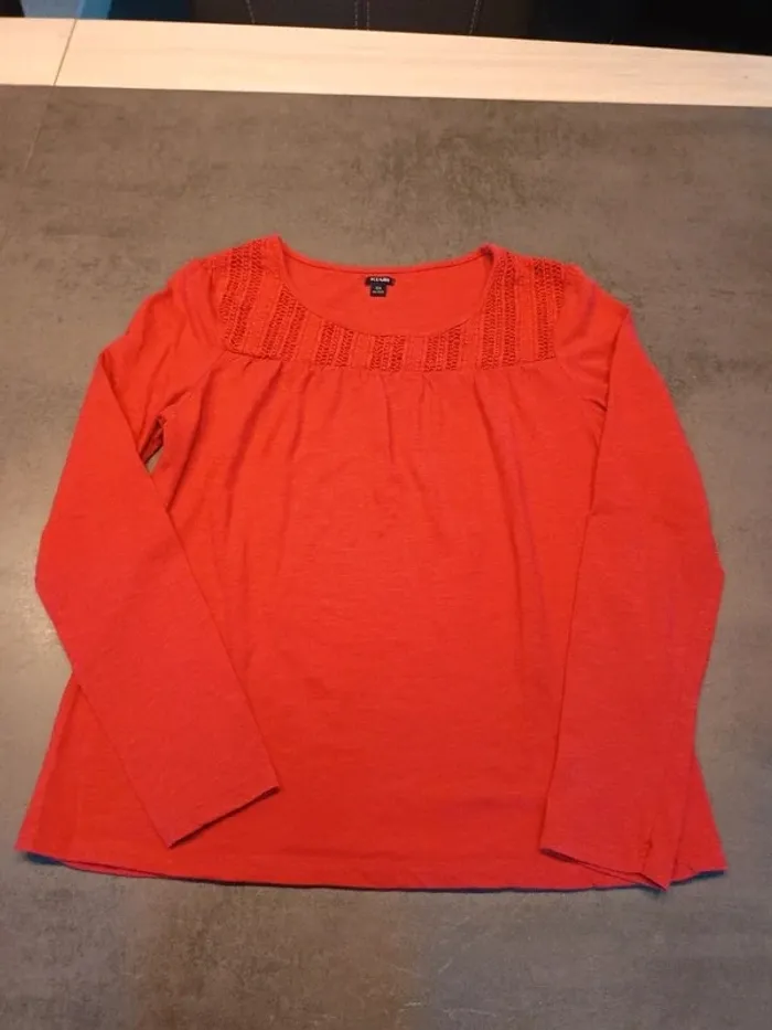 Vends tee-shirt manches longues Kiabi taille 12 ans