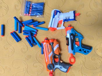 Lot 3 pistolets Nerf + fléchettes
