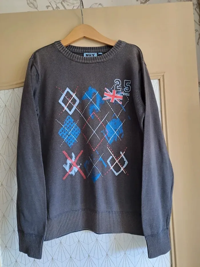 Pull garçon NKY gris 10 ans étiquette compo coupée be