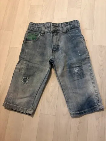 Short en jean  bestway bleu gris 7 ans effet destroy très bon état