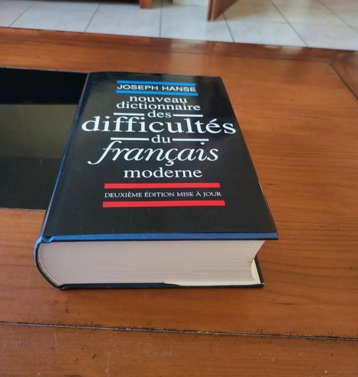 Un grand livre 📒 dictionnaire - photo numéro 3