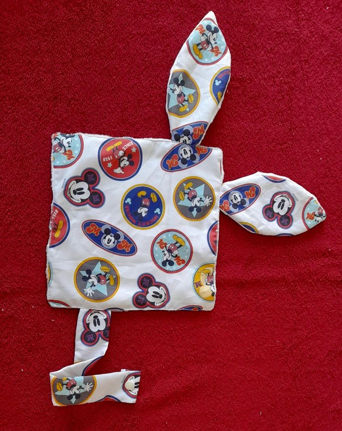 Doudou avec attache