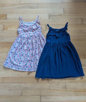 2 robes taille 6 ans