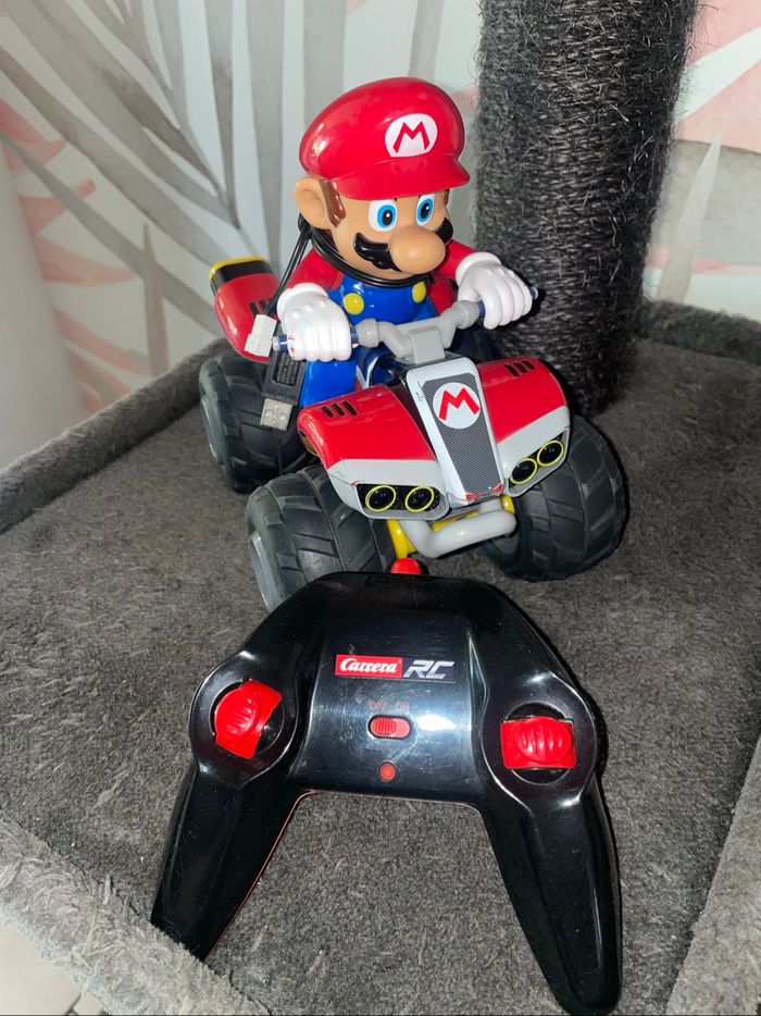 Voiture télécommandée Mario