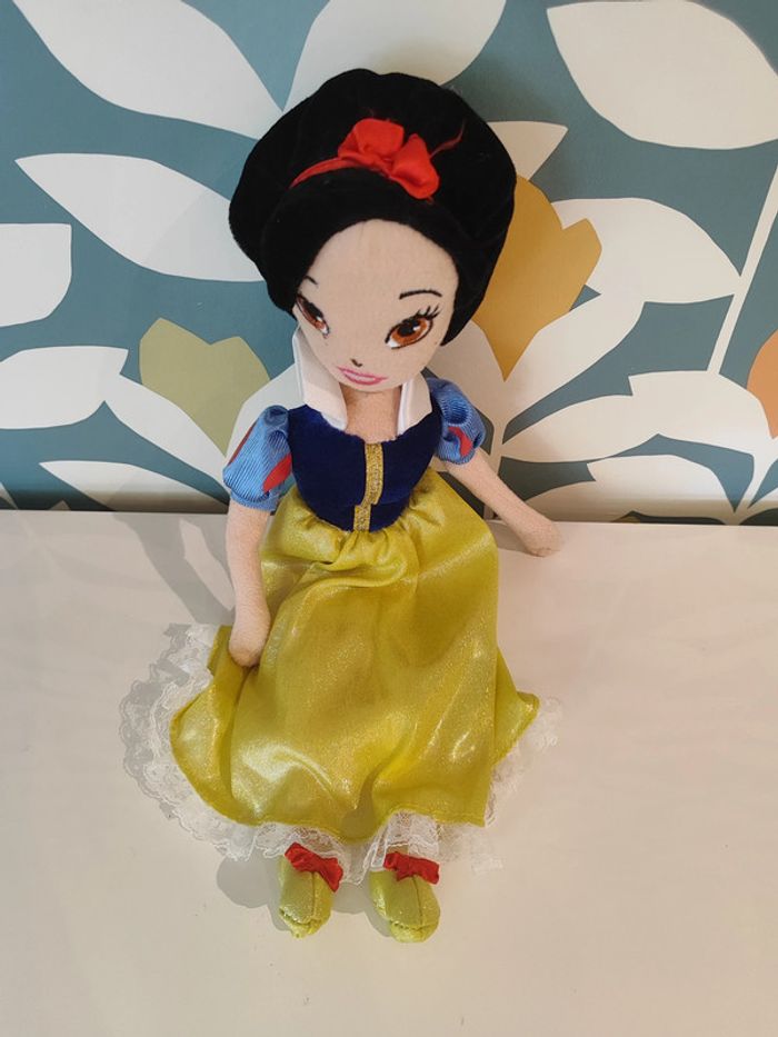 Peluche poupée/ figurine blanche neige Disney - photo numéro 3