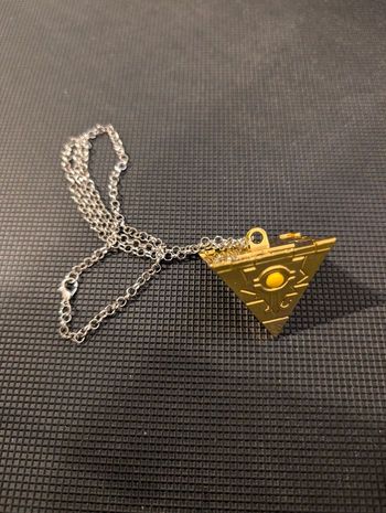 Médaillon pendentif Yu-Gi-Oh Puzzle Millenium 