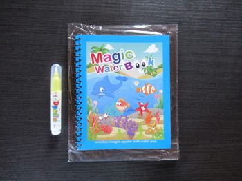 Livre animaux marins de dessin à l'eau magique + crayon (type aquadoodle) neuf
