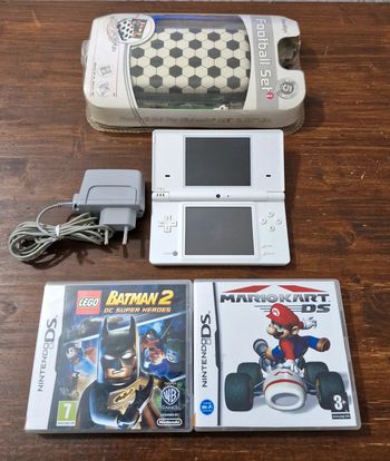 Lot Console Nintendo DSi Blanche + 2 Jeux