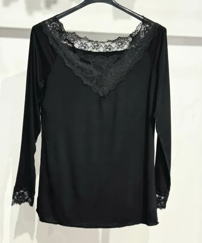 Top avec bordures dentelle - Taille Unique - Neuf avec étiquette - Plusieurs coloris disponibles - photo numéro 5