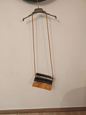 Sac pochette en bandoulière jaune moutarde