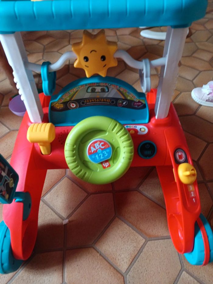 Trotteur Fisher Price valeur neuf plus de 45 euros - photo numéro 2