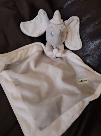 Doudou éléphant Disney dumbo