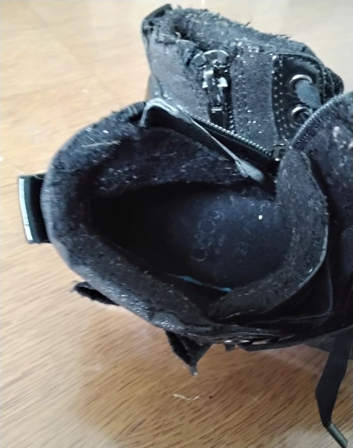 Chaussures  montante  ,noir  paillettes  ,nœud  ,fermeture  et  lacets  ,Gemo  Baby  ,pointure  23 - photo numéro 4