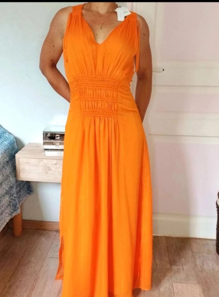 Robe  longue  smockée  - abricot  doré  -  Karl  Marc John  -  S  - Neuve étiquette