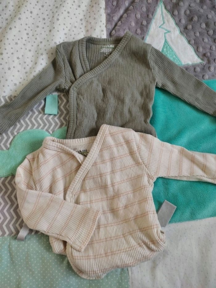 Lot 2 bodies brassière Kiabi manches longues