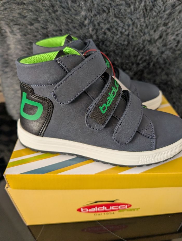 Baskets garçon. Taille 30. Semelle intérieure. Neuf. Balducci