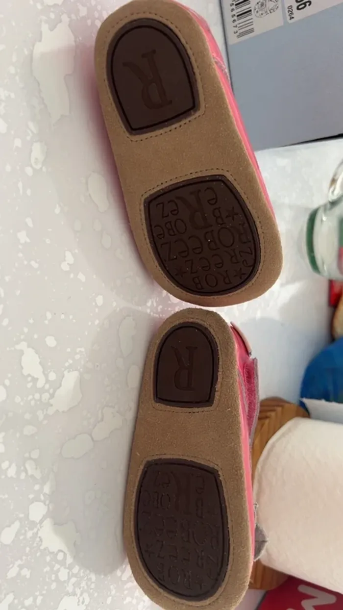 Robeez taille 20 neuve rose dessus cuir vernis semelle souple - photo numéro 4