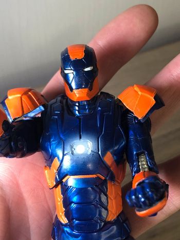 Figurine articulee , Armure disco Hasbro Marvel Legends Iron Man Mark 27