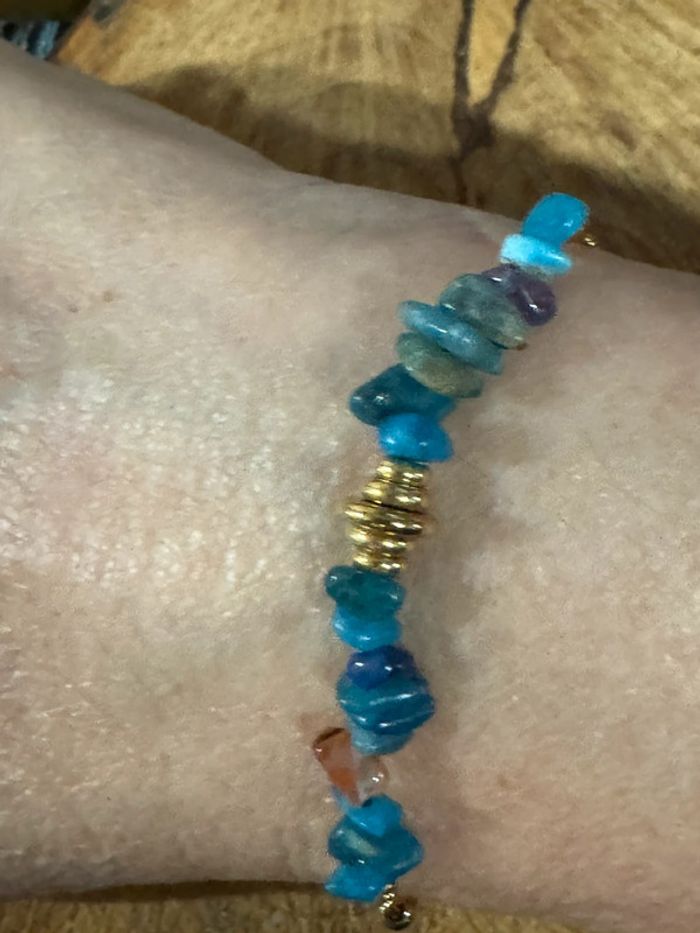 Bracelet réglable grigri acier inoxydable or pierres tons de bleu - photo numéro 5