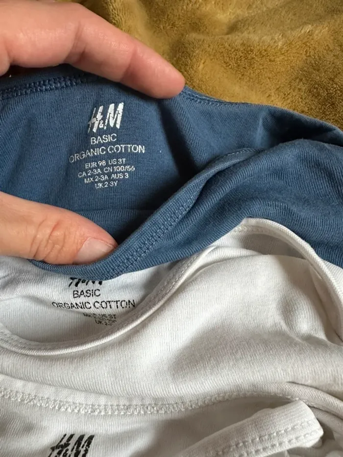Lot deux de 4 bodies H&M Taille 2-3 ans soit 98cm - photo numéro 5
