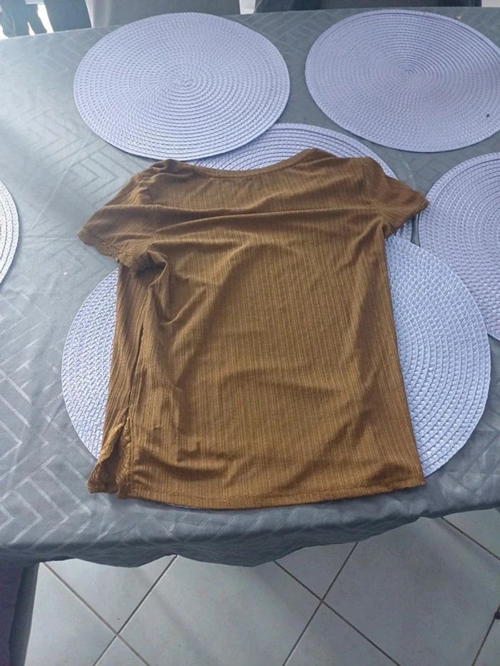 T-shirt col femme en V de taille M vert kaki - photo numéro 7