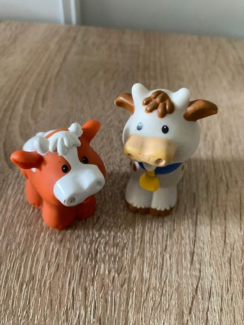 2 figurines vache Little people 