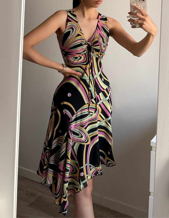 Robe mi longue asymétrique à volants vintage moulante