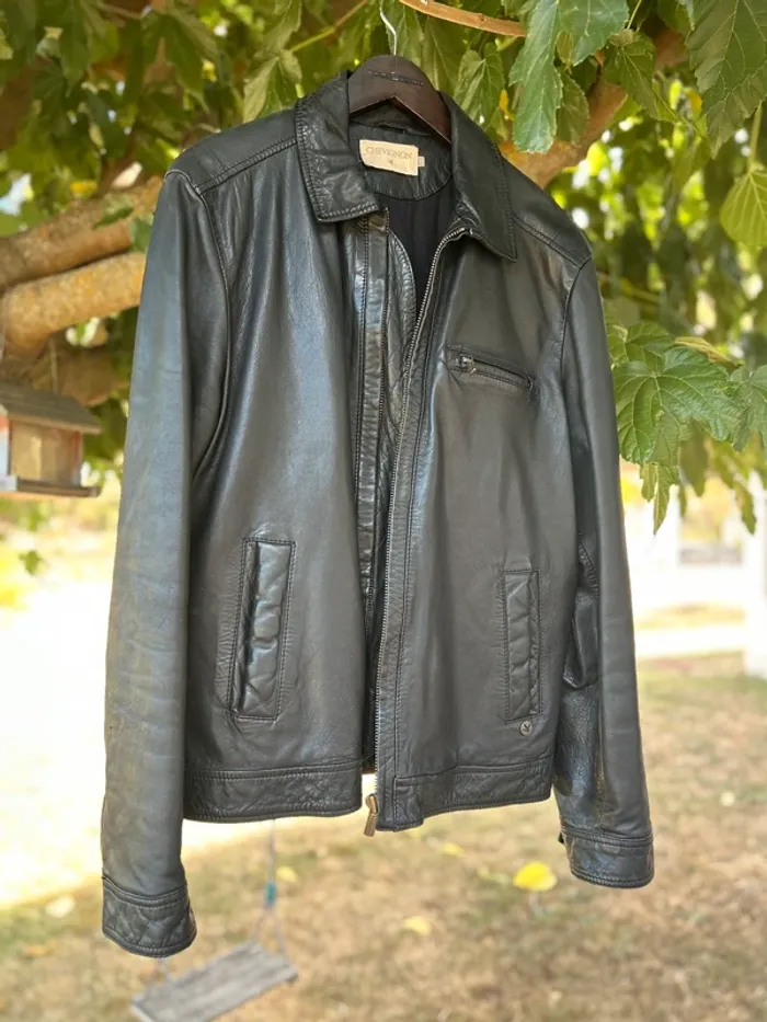 Veste en cuir noire