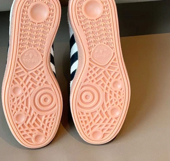 Adidas HANDBALL SPEZIAL taille 41 - photo numéro 3