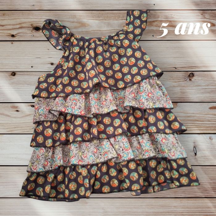 🌈👚 Haut à volants coloré – Taille 5 ans 🌸