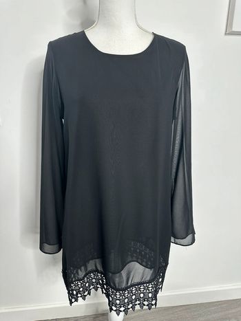 Petite robe noire en dentelle et voile T38 M