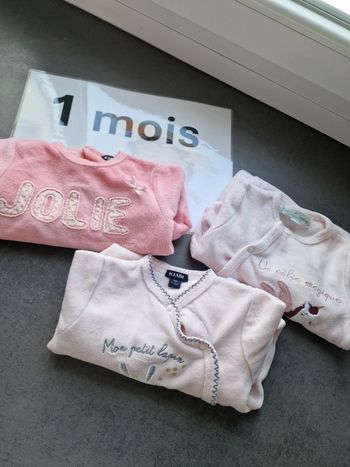 1 mois fille