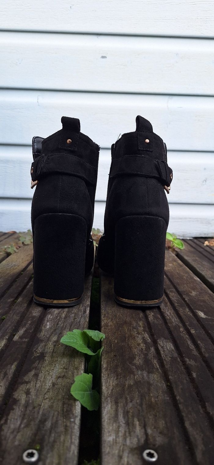 Bottines noires et dorée - photo numéro 2