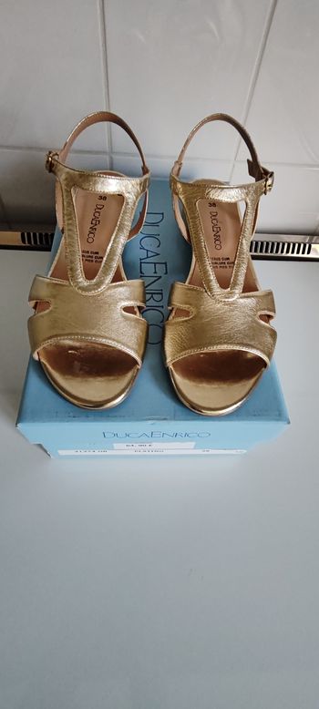 Sandales dorées femme neuves entièrement cuir