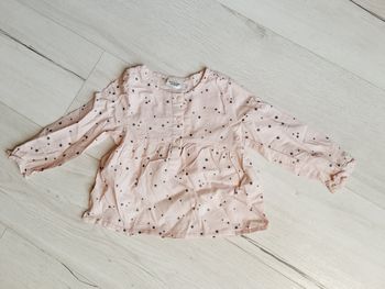 Vêtement bébé fille tee-shirt chemise  manches longues Tape à l’œil rose étoiles brillantes 18 mois
