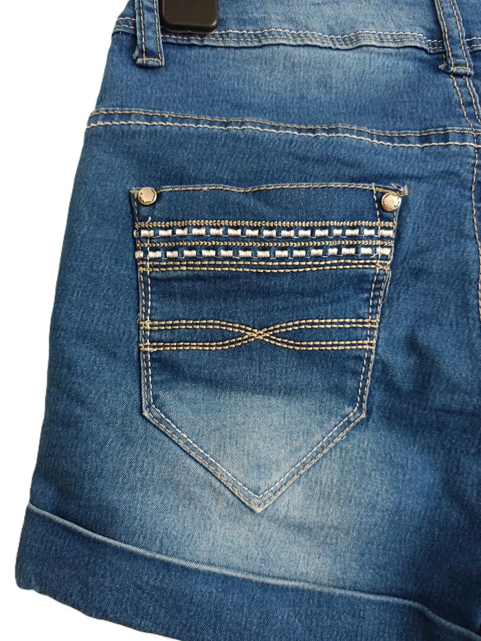 Short en jean bleu effet plissé délavé. FPC Fashion Private company. Taille 14 ans - photo numéro 5