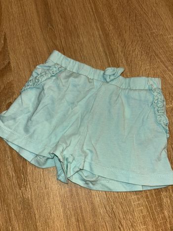 Short h&m fille taille 24 mois en très bon état