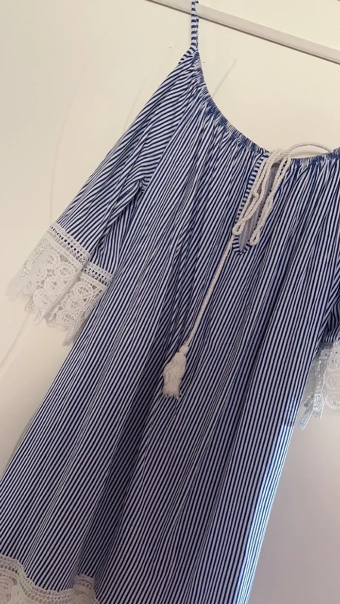 Haut bleu rayure épaule dénudé - photo numéro 2