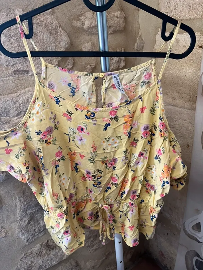 Haut jaune fleuri - photo numéro 3