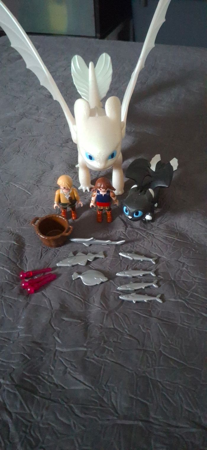 Lot Figurines "Comment Dresser Votre Dragon" - Furie Nocturne Blanche, Bébé Dragon Noir et Enfants de Harold & Astride - photo numéro 3