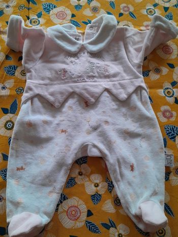 Pyjamas 3 mois à saisir