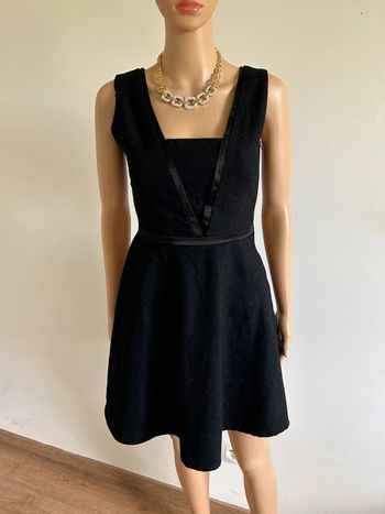 Robe noire pailletée sans manches Naf Naf taille 34 jamais portée